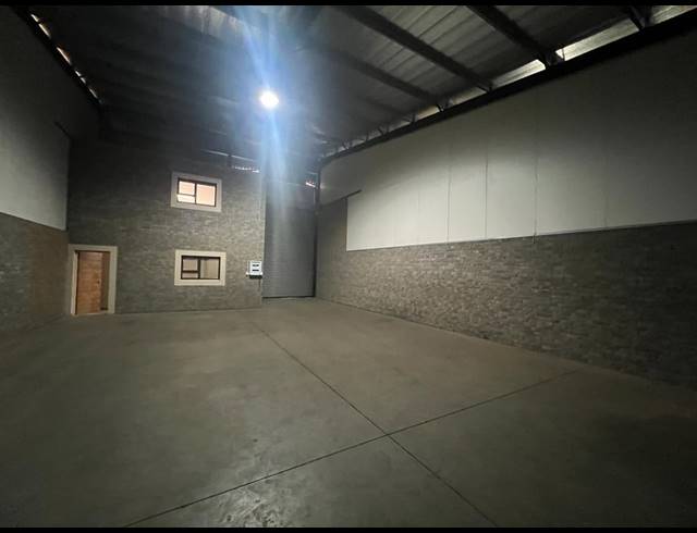 290M² WAREHOUSE FOR SALE IN APEX